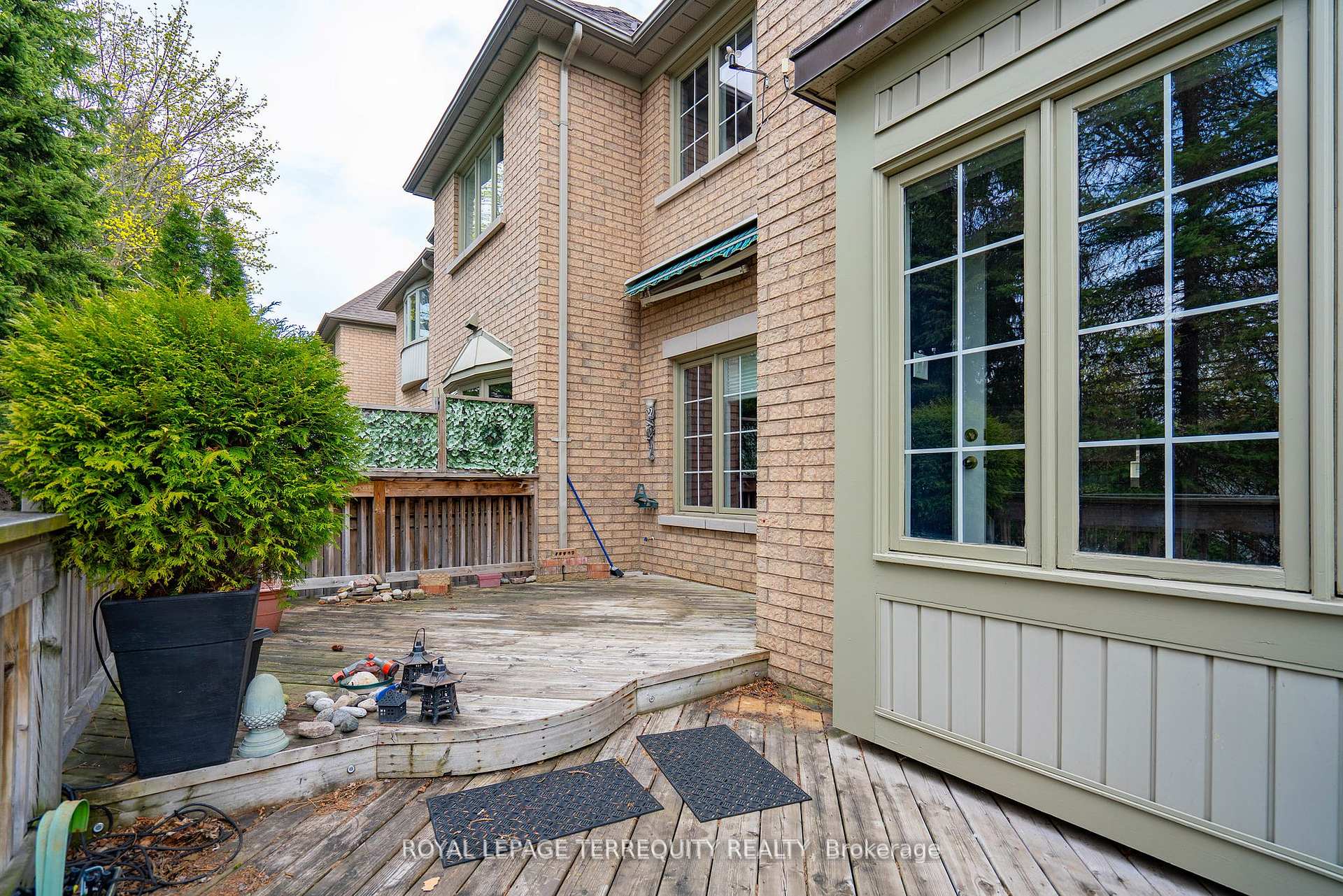 3 Bedrooms Condo at 197 La Rose, Toronto For sale