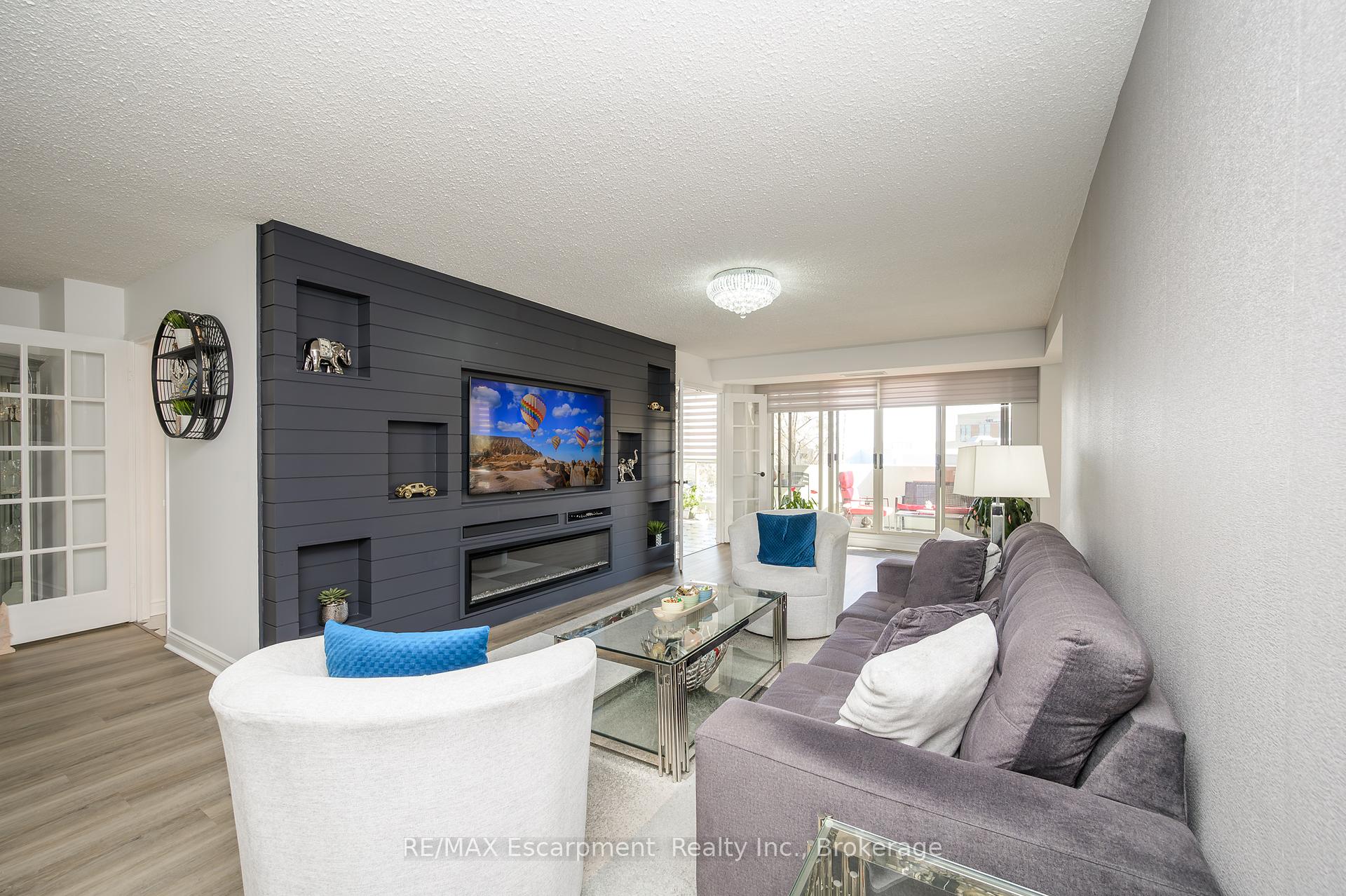 3 Bedrooms Condo at 1237 North Shore, Burlington For sale