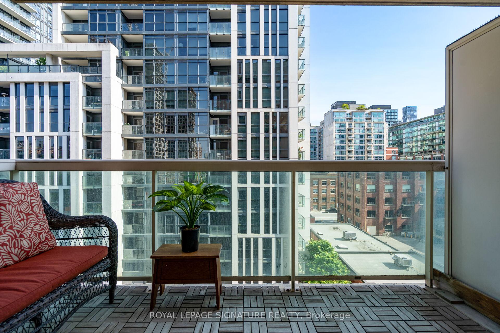 2 Bedrooms Condo at 323 Richmond, Toronto For sale