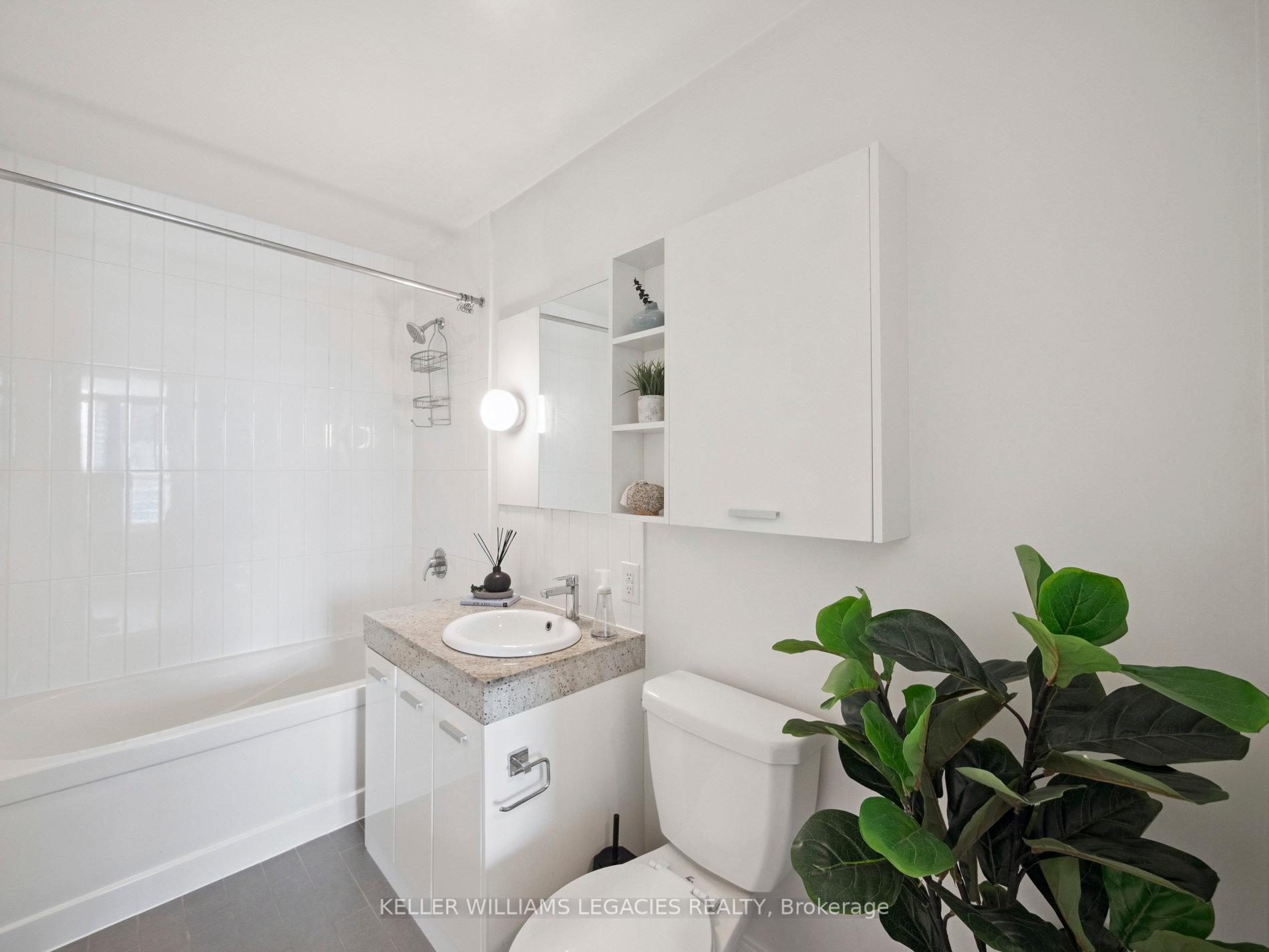 2 Bedrooms Condo at 29 Singer, Toronto For sale