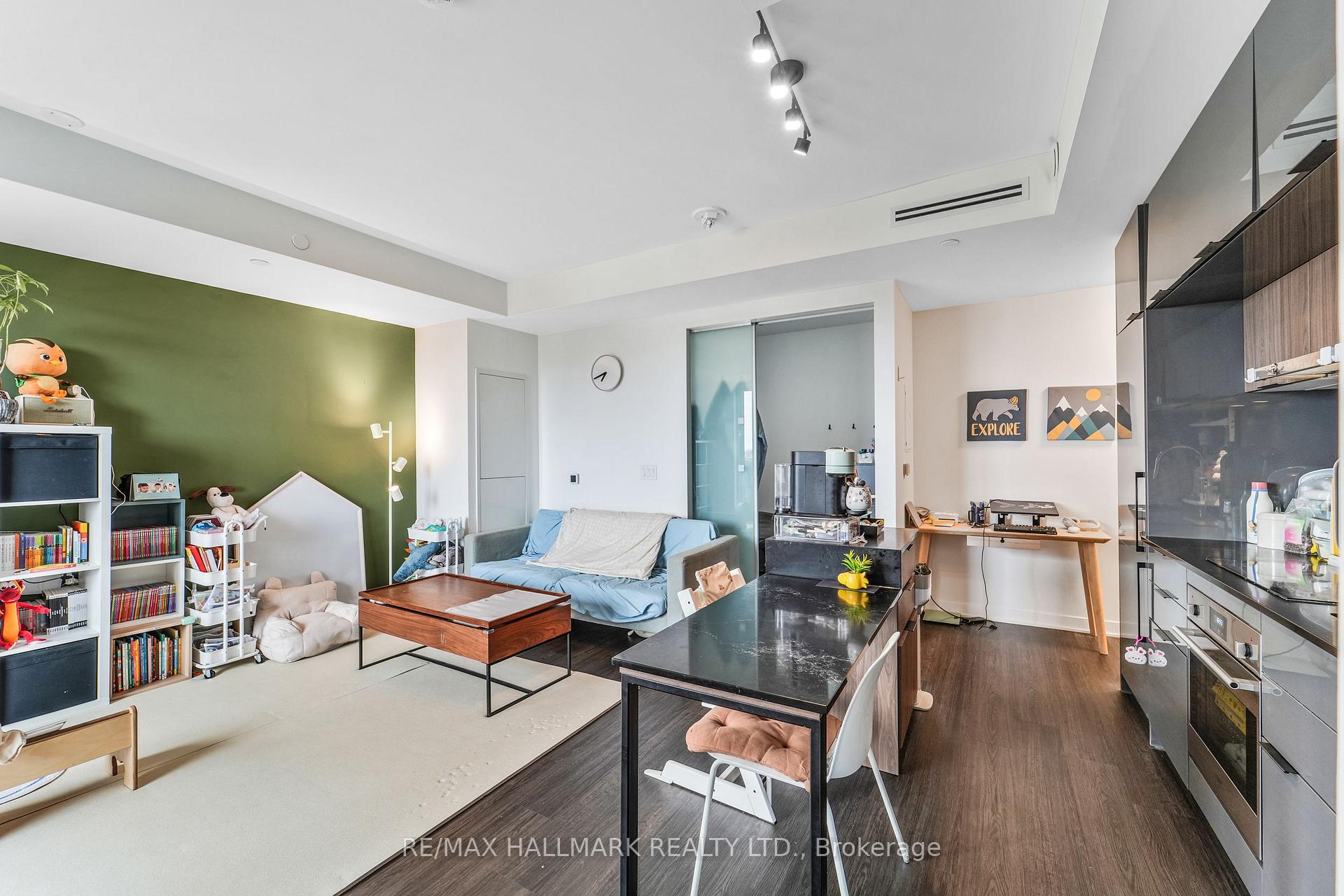2 Bedrooms Condo at 185 Alberta, Toronto For sale