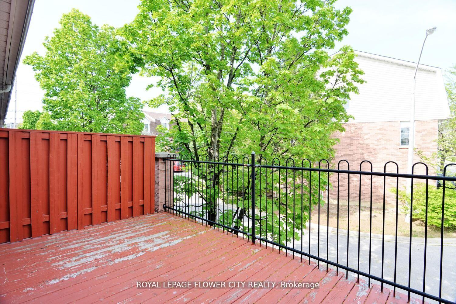 3 Bedrooms Condo at 4950 Rathkeale,  Mississauga For sale