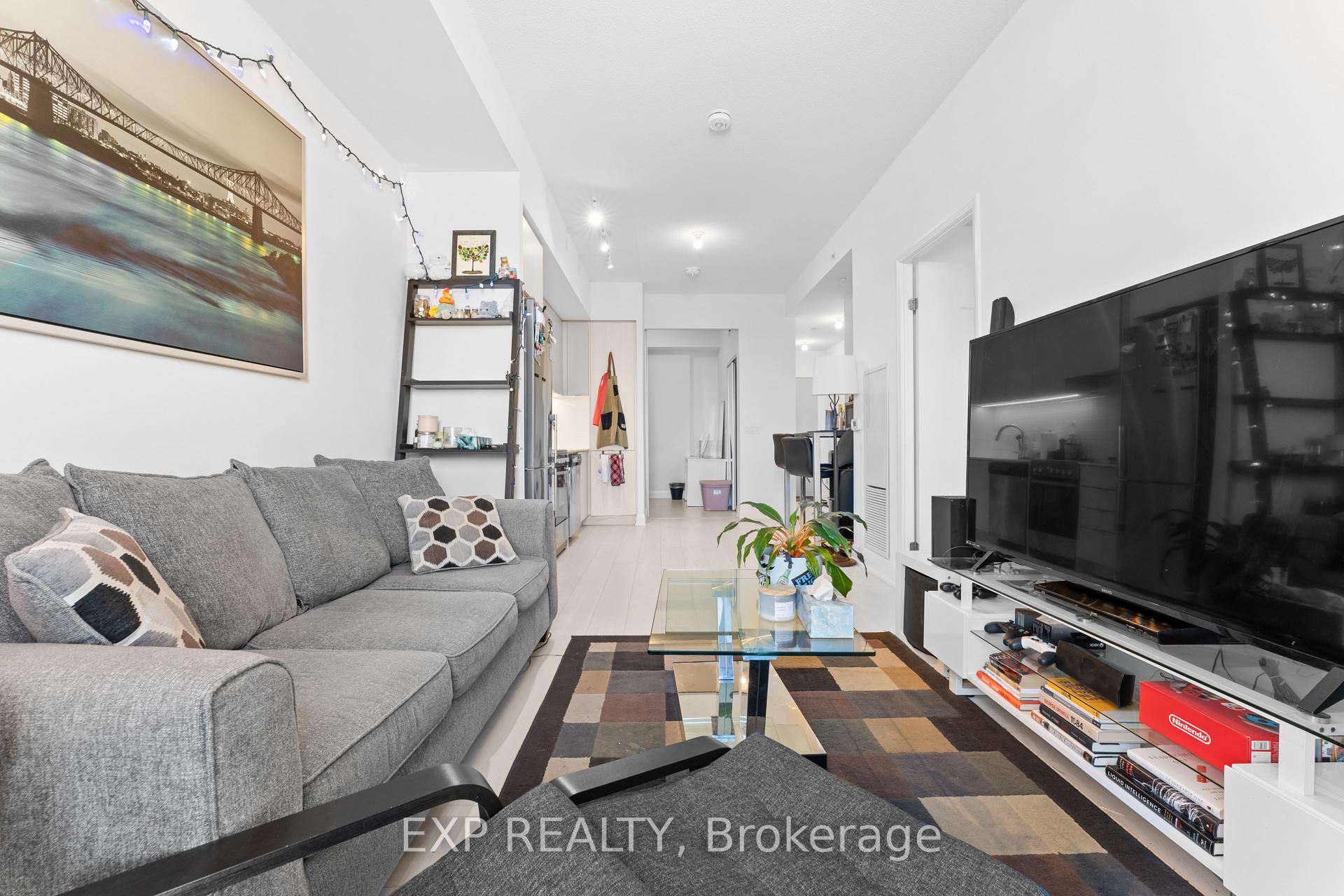 2 Bedrooms Condo at 30 Gibbs, Toronto For sale