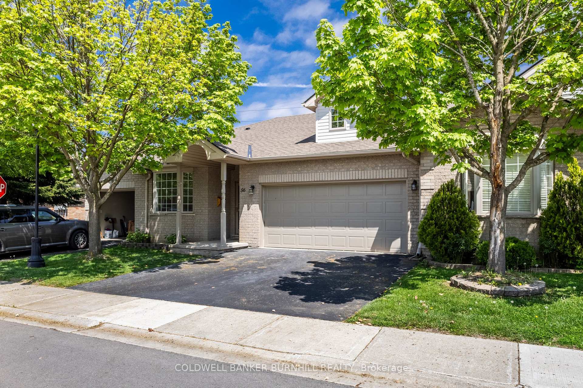 2 Bedrooms Condo at 56 Northern Breeze, Hamilton For sale