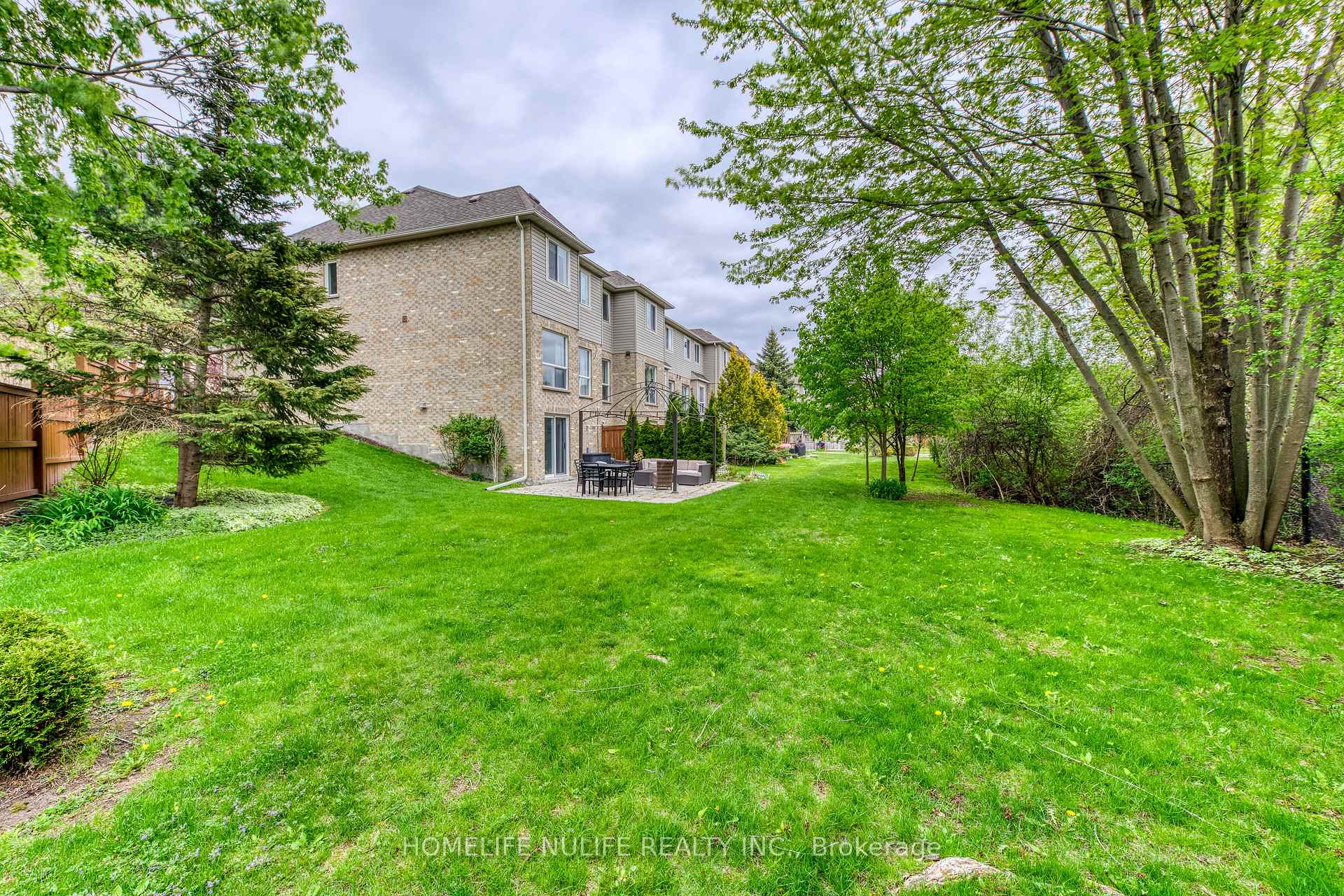 3 Bedrooms Condo at 7284 Bellshire, Mississauga For sale