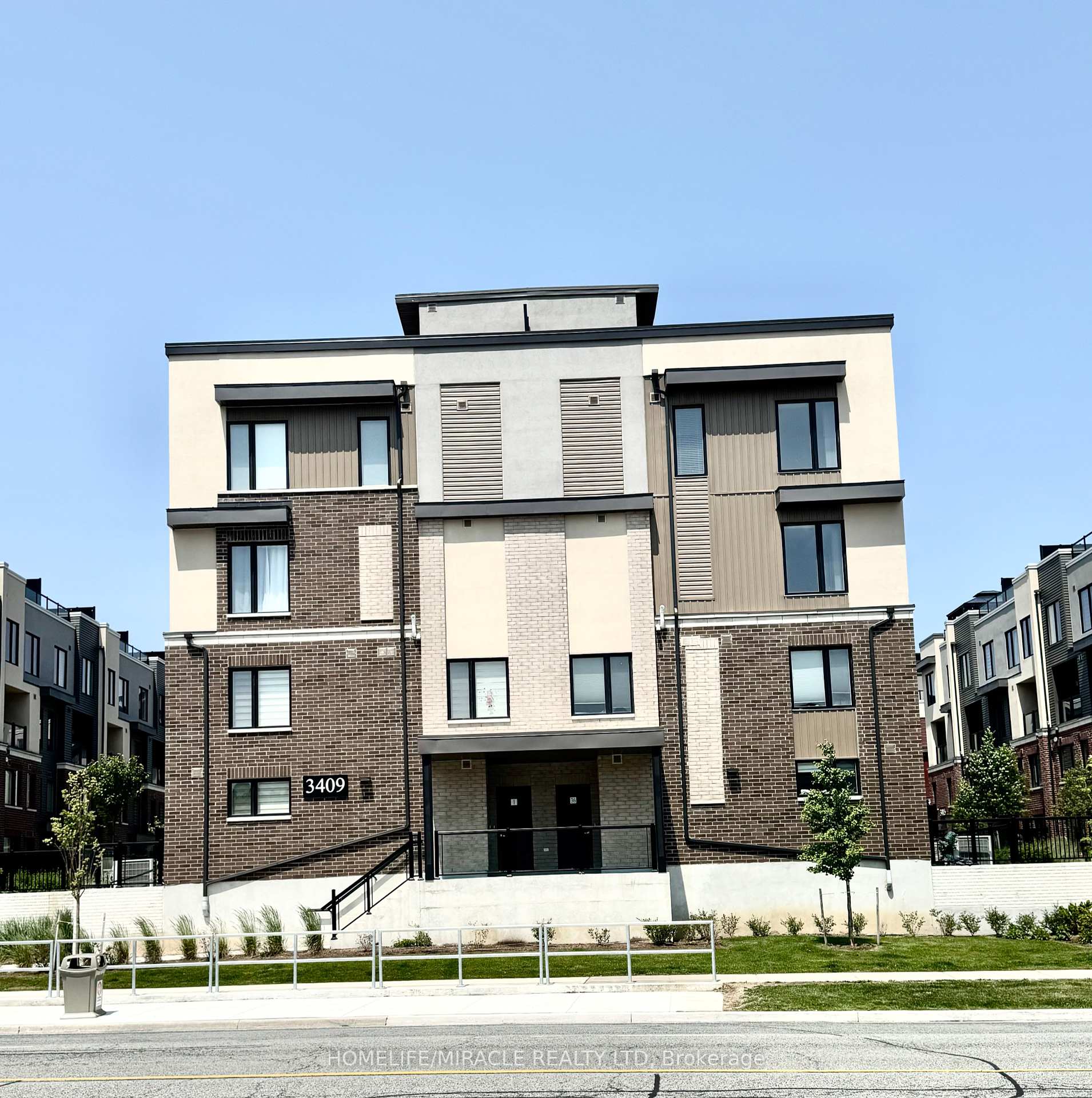 2 Bedrooms Condo at 3409 Ridgeway, Mississauga For sale