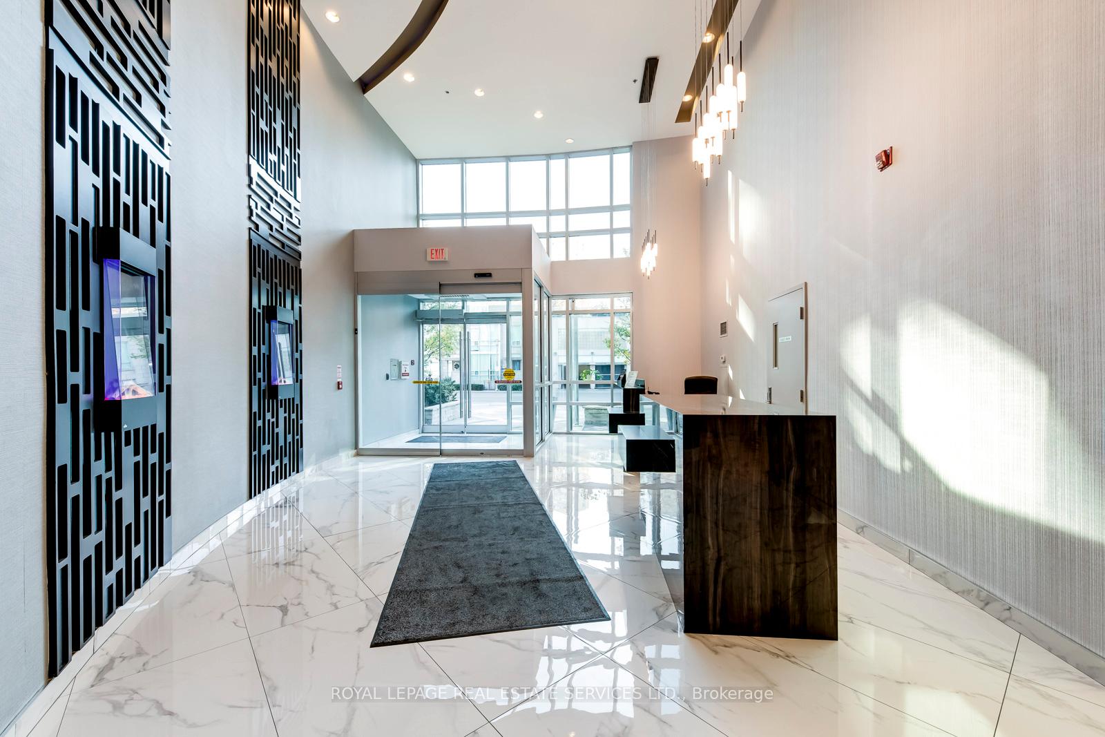 2 Bedrooms Condo at 80 Absolute, Mississauga For sale