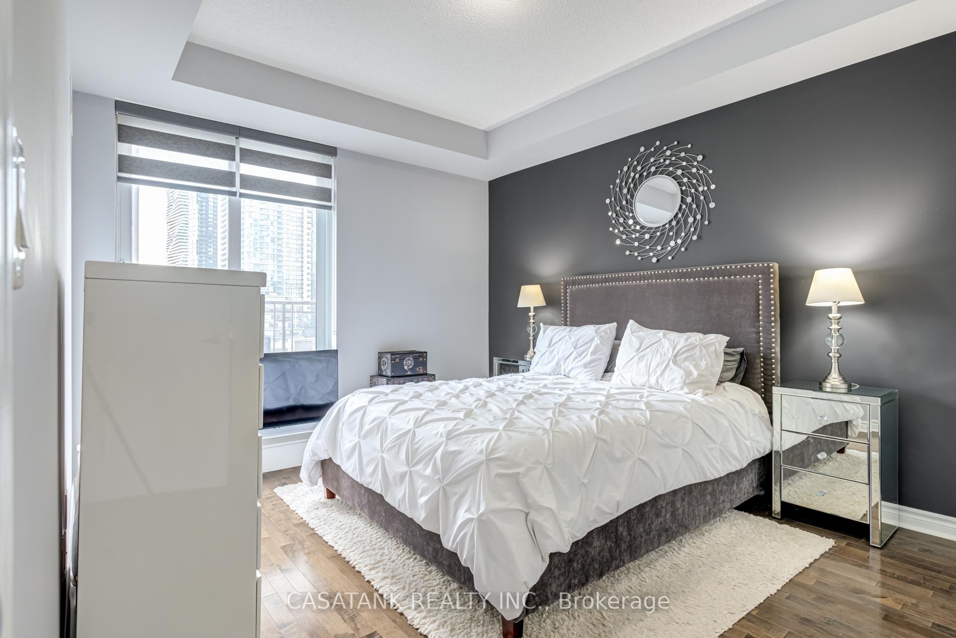 3 Bedrooms Condo at 385 Prince Of Wales, Mississauga For sale