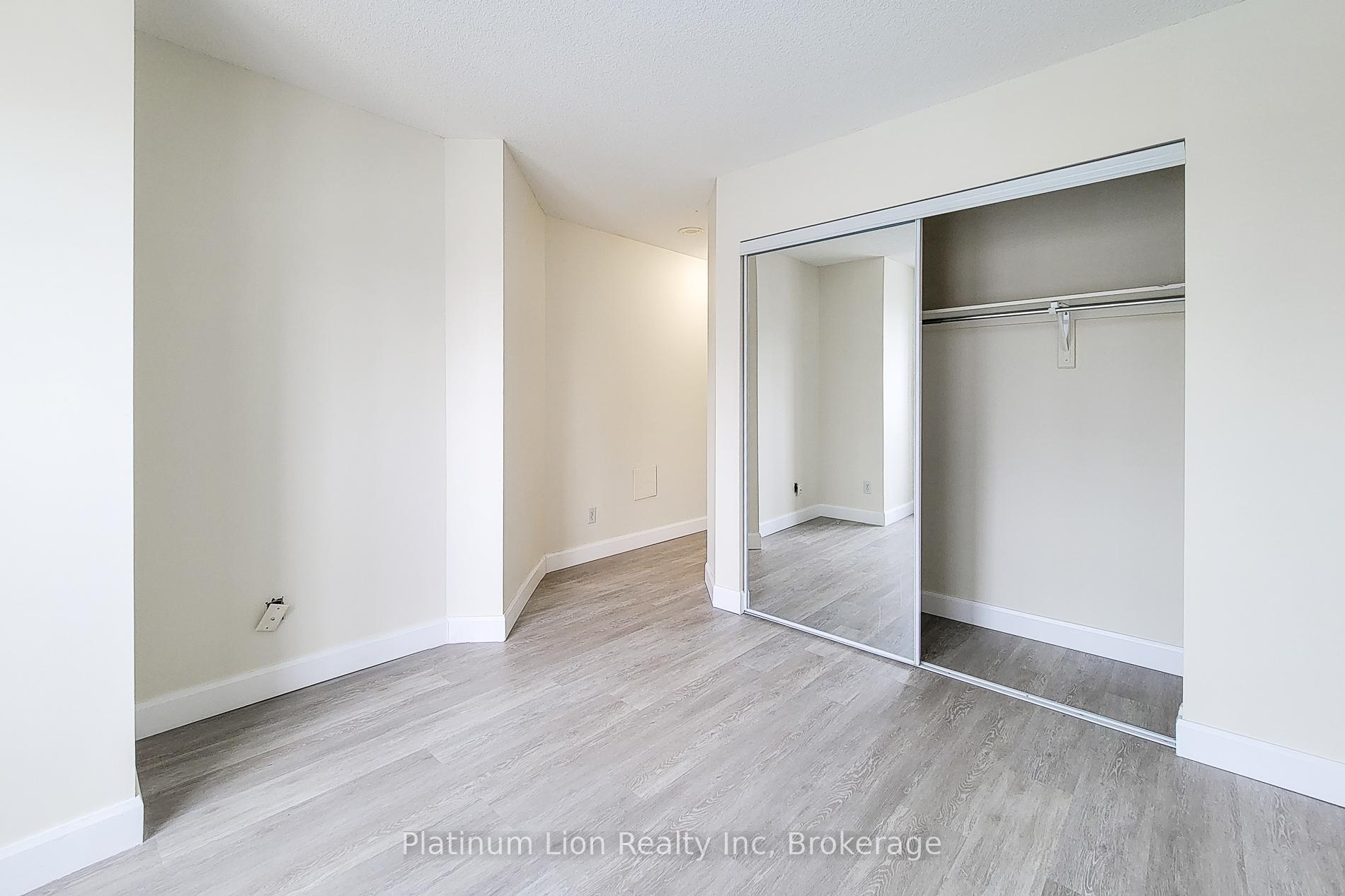 2 Bedrooms Condo at 135 James,  Hamilton For sale