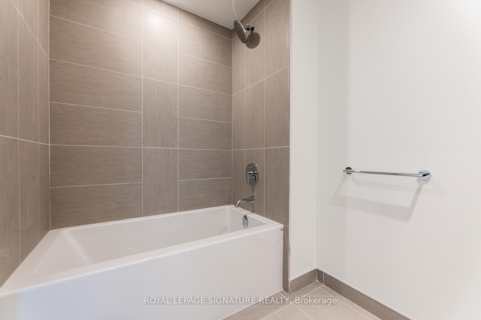 2 Bedrooms Condo at 28 Ann, Mississauga For sale