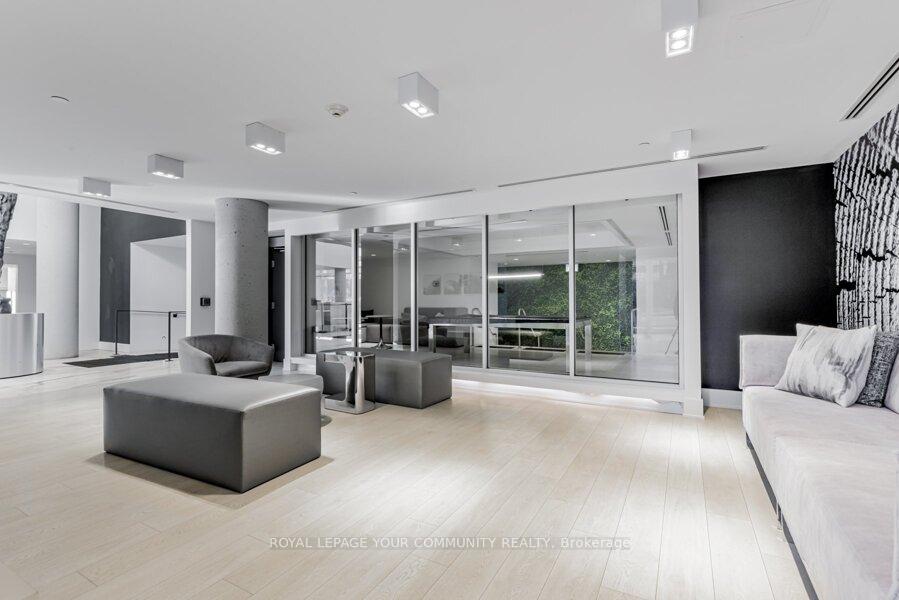 2 Bedrooms Condo at 2916 Highway 7,  Vaughan For sale