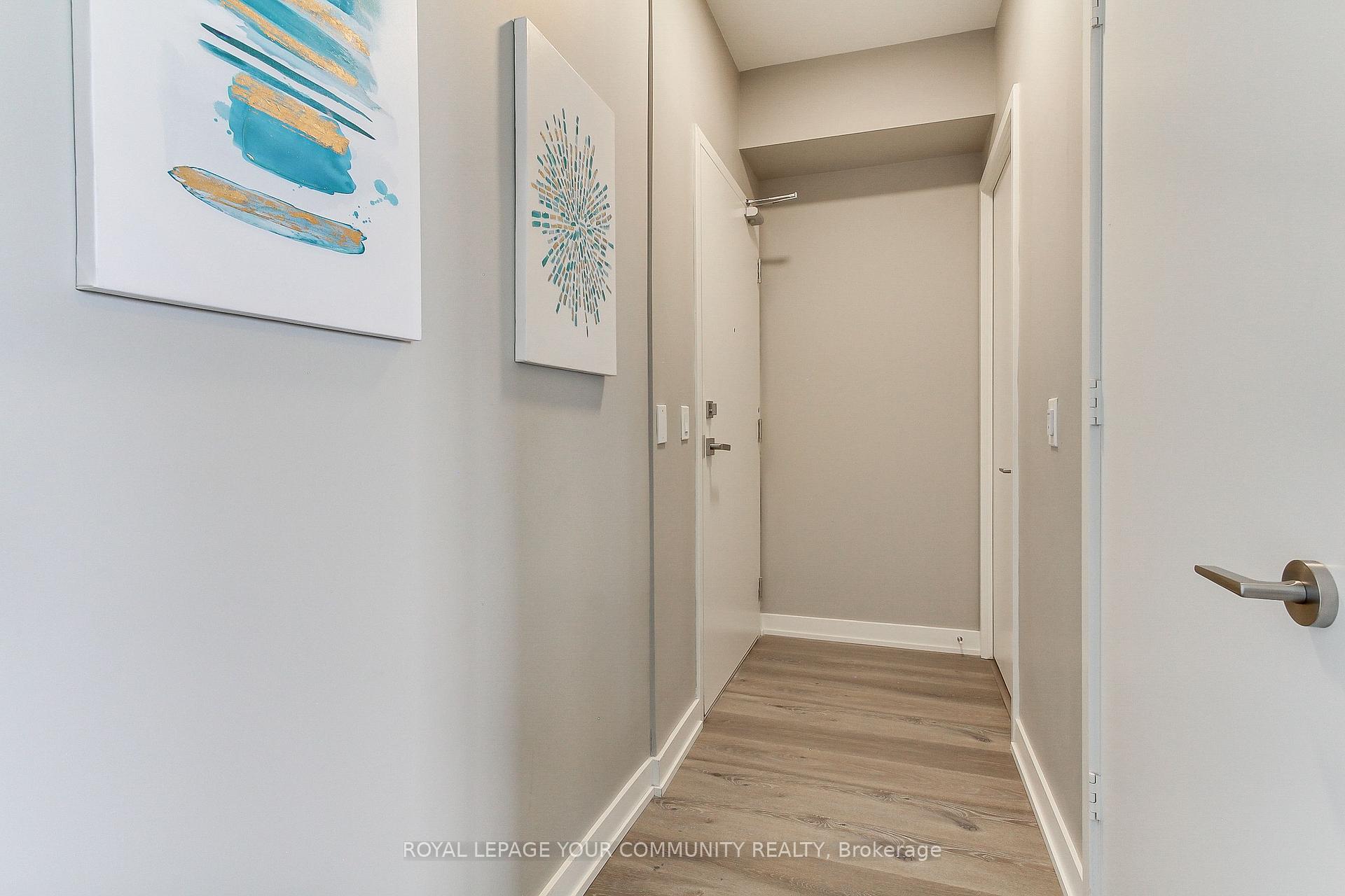 2 Bedrooms Condo at 10 Deerlick, Toronto For sale
