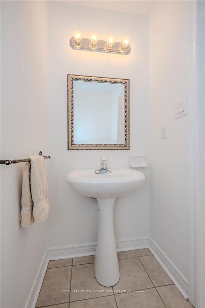 3 Bedrooms Condo at 1267 Dorval, Oakville For sale