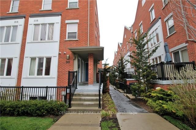 90 Munro Street