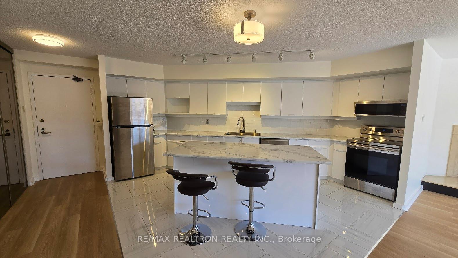 2 Bedrooms Condo at 70 Elmsthorpe, Toronto For sale