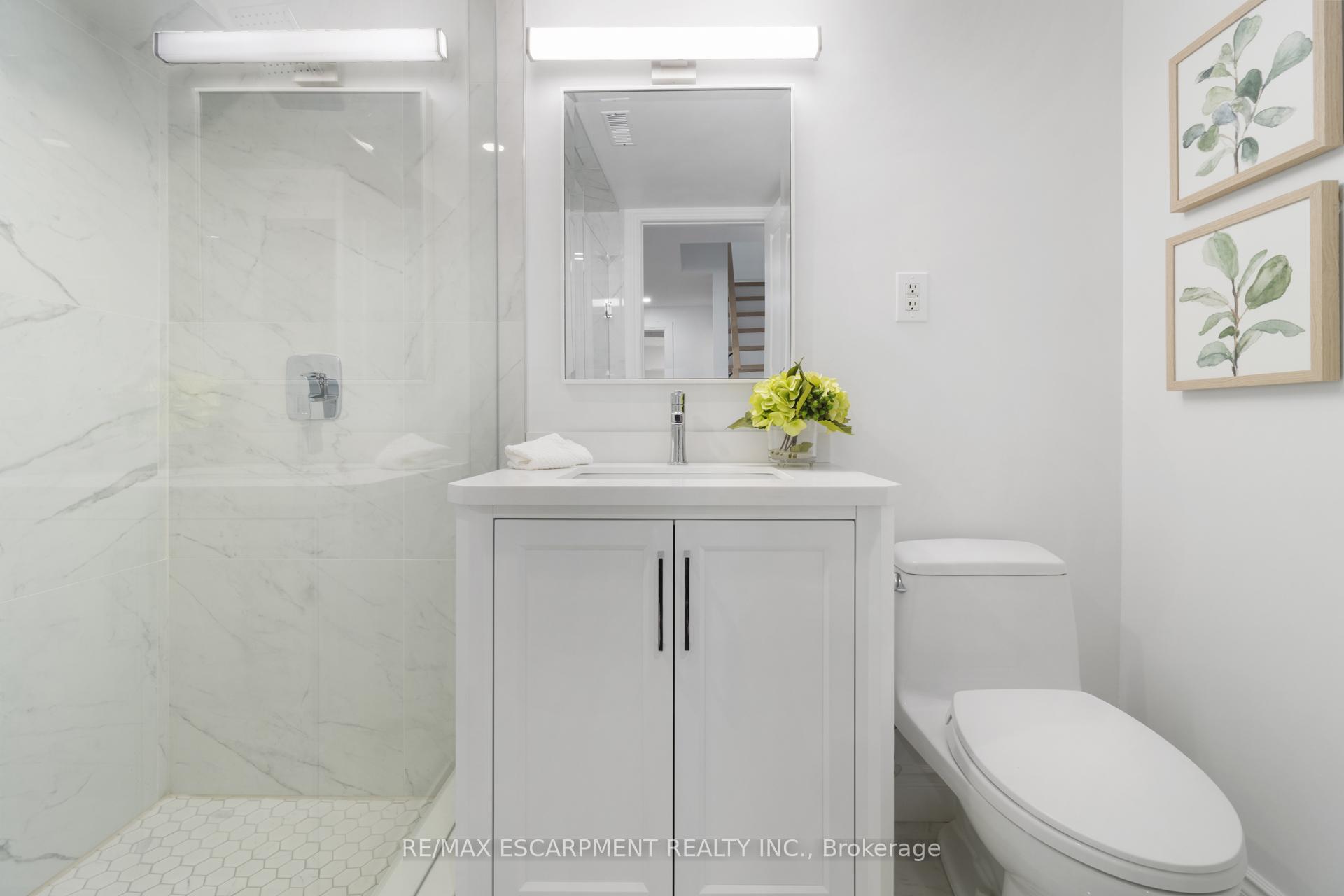 3 Bedrooms Condo at 2020 South Millway,  Mississauga For sale