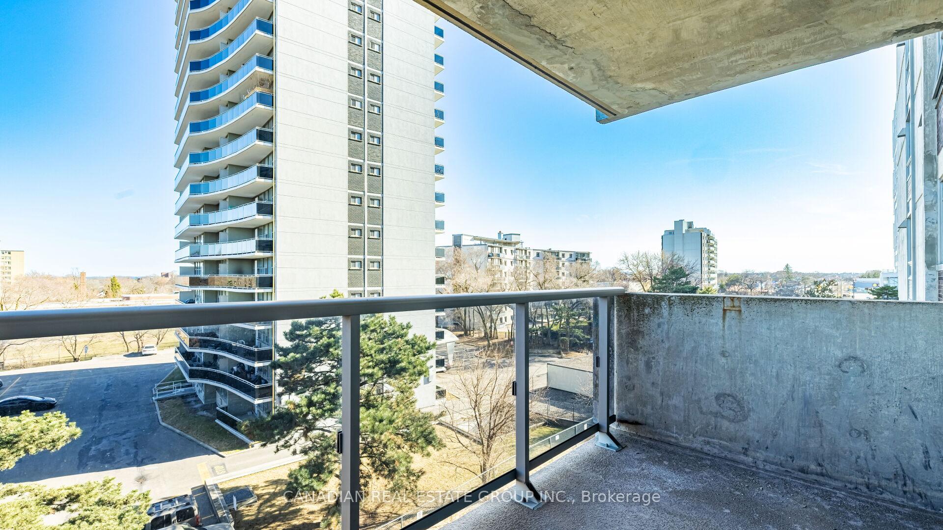 3 Bedrooms Condo at 20 Speers, Oakville For sale