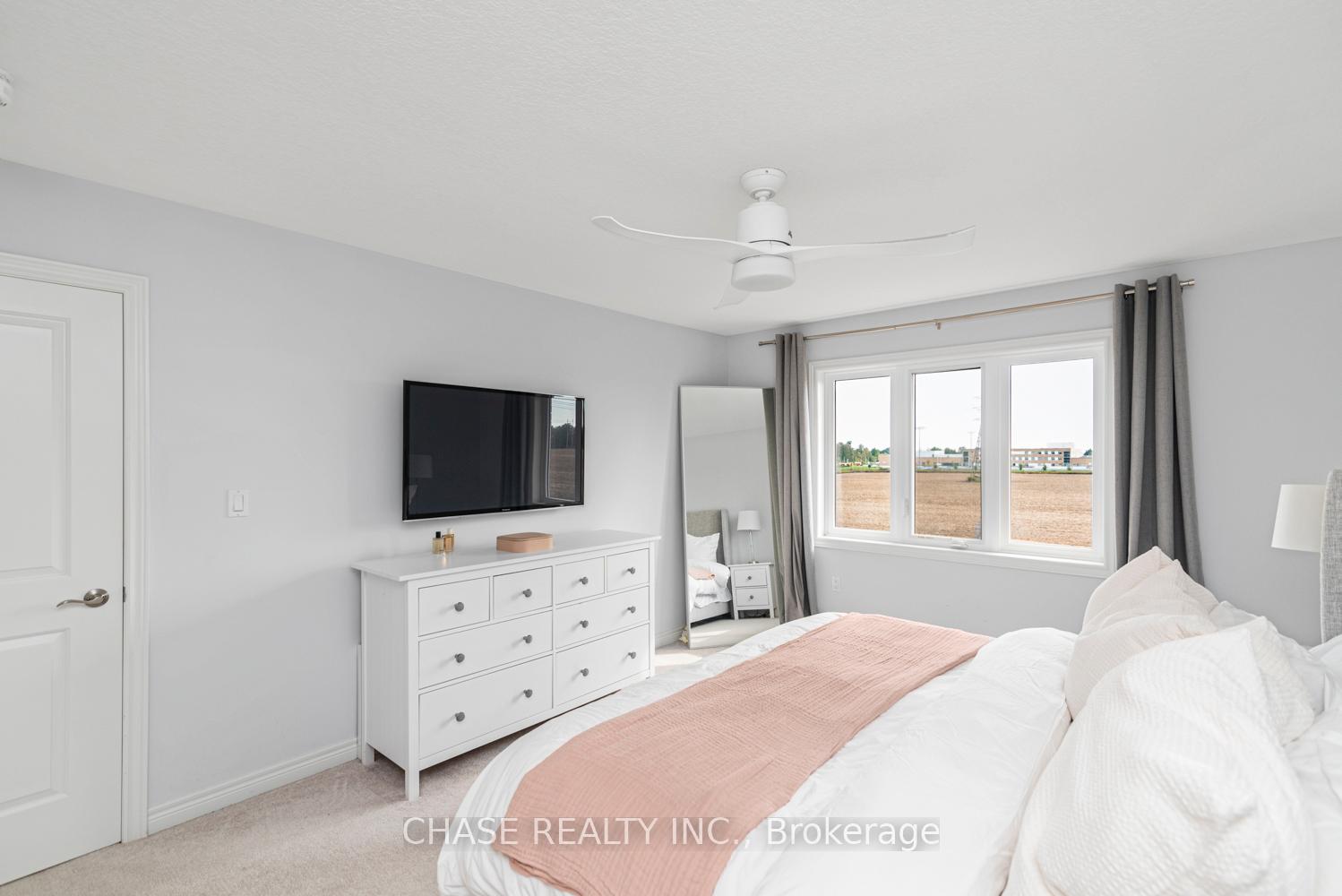 8 Bedrooms Condo at 120 Vineberg,  Hamilton For sale