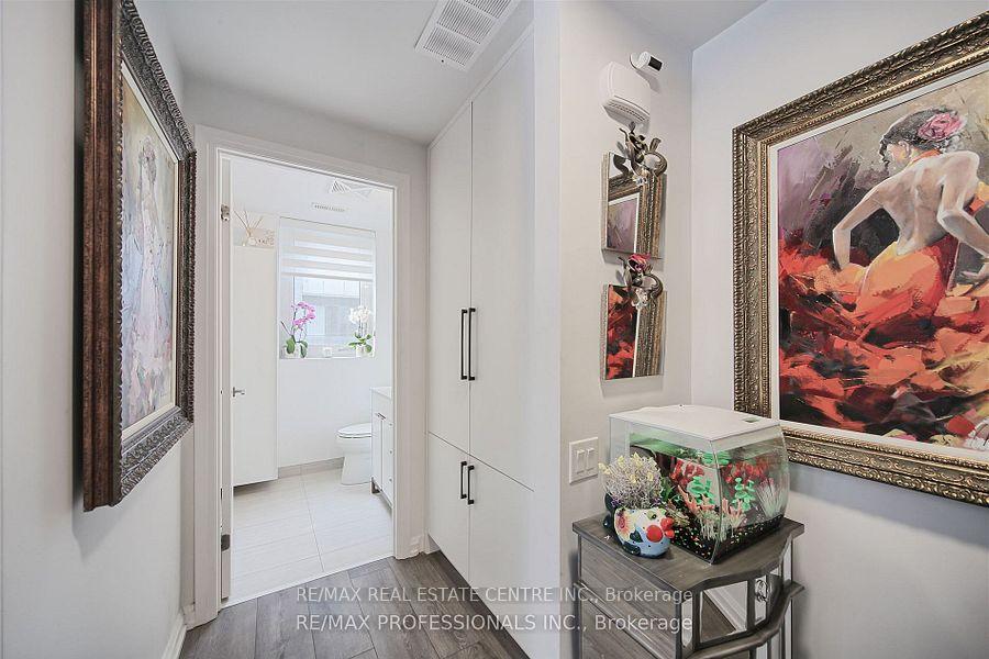 3 Bedrooms Condo at 15 Brin, Toronto For sale