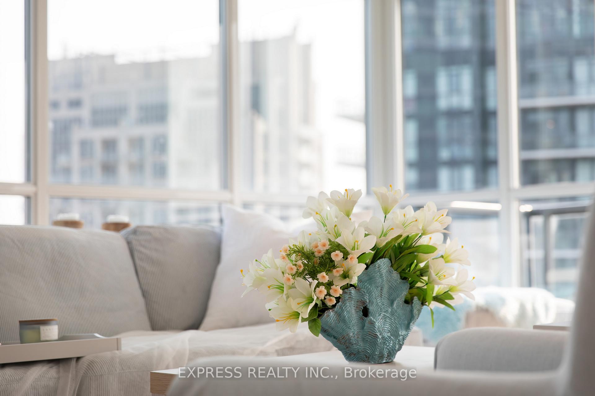 2 Bedrooms Condo at 20 Bruyeres, Toronto For sale