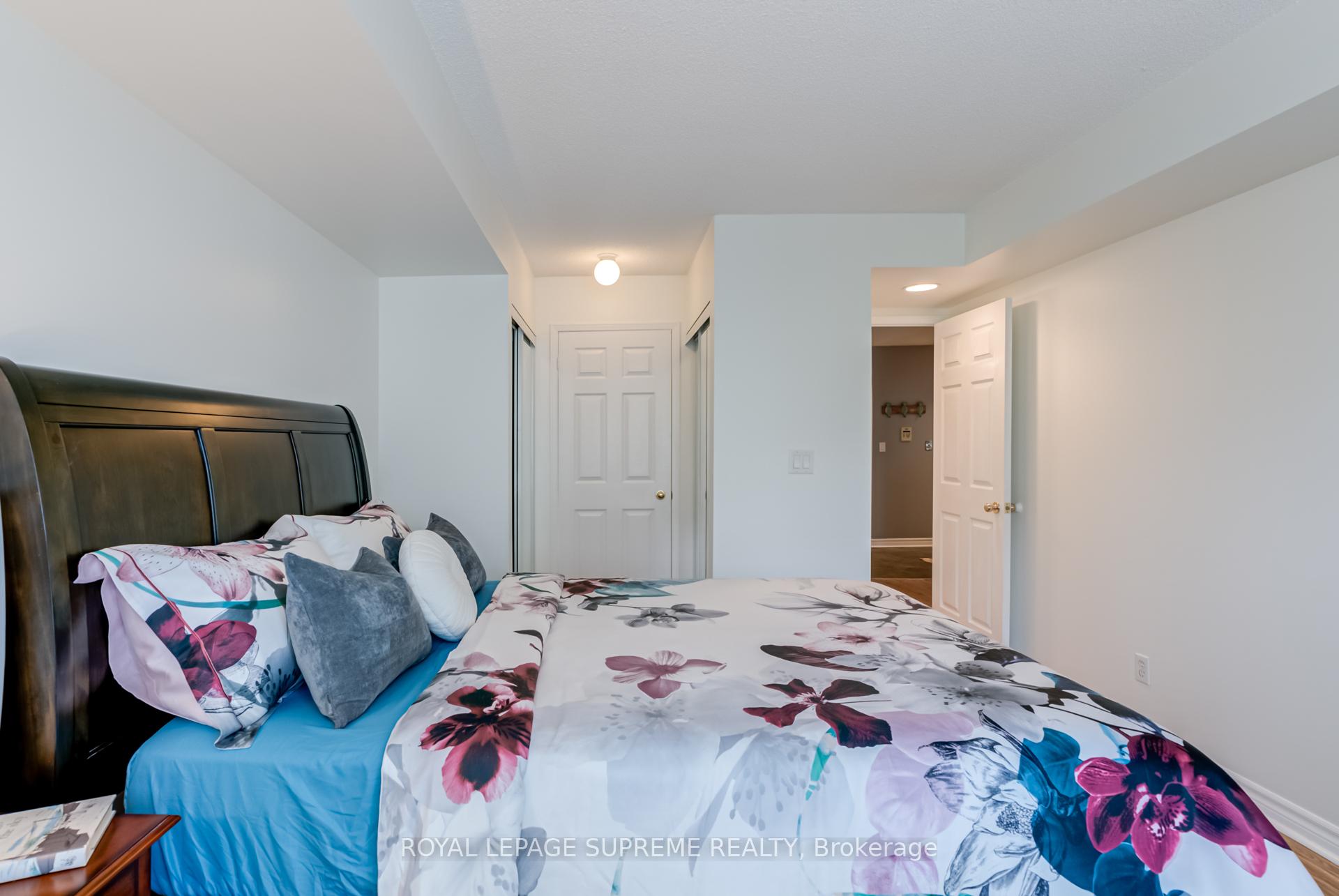 2 Bedrooms Condo at 190 Manitoba, Toronto For sale