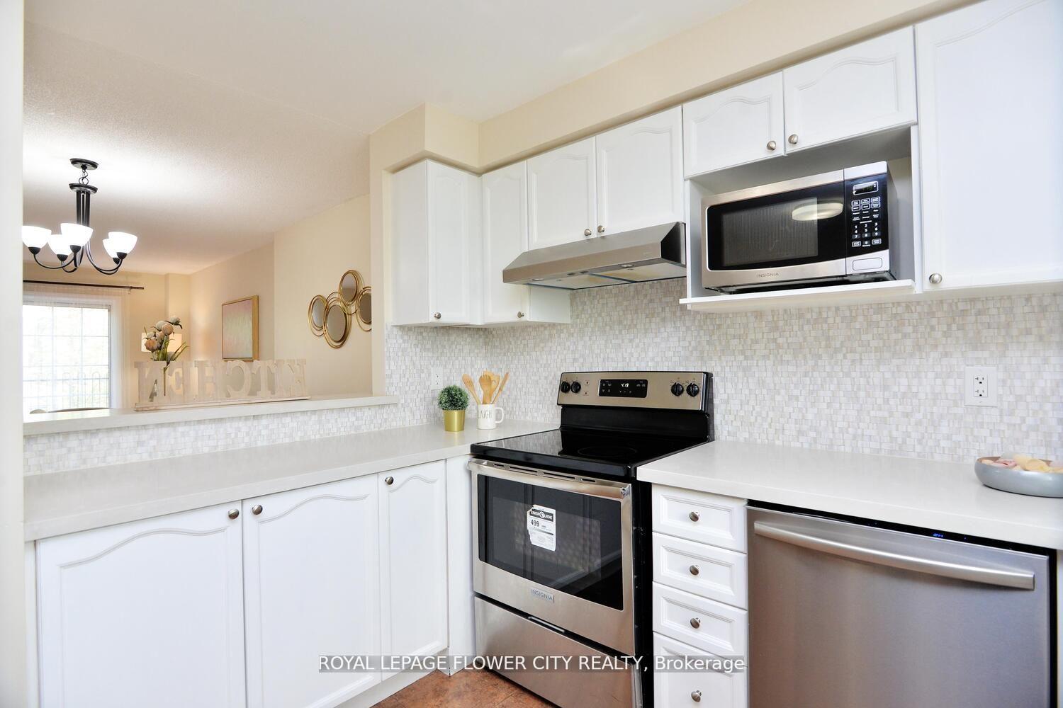 3 Bedrooms Condo at 4950 Rathkeale,  Mississauga For sale