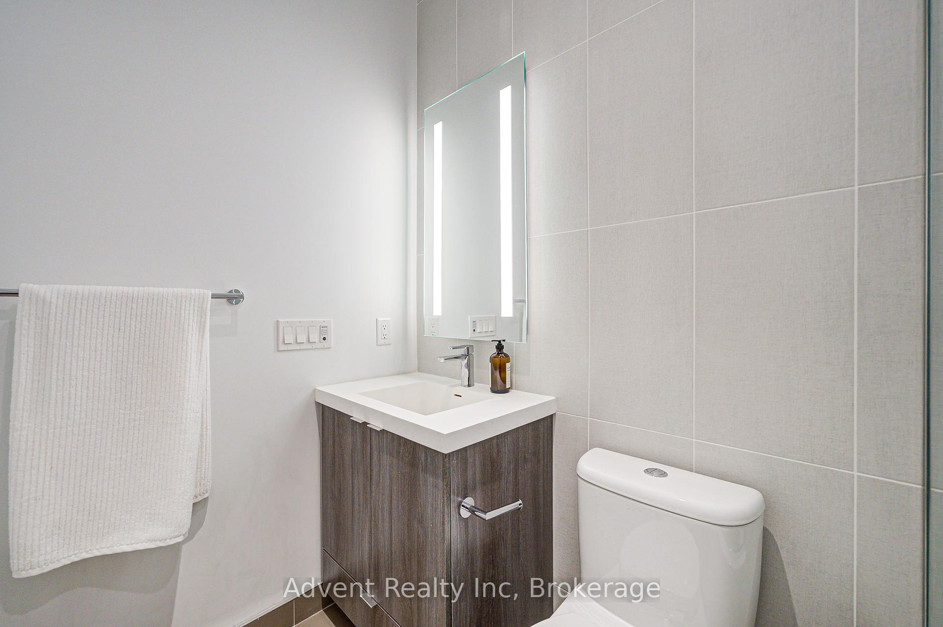 2 Bedrooms Condo at 585 Bloor,  Toronto For sale