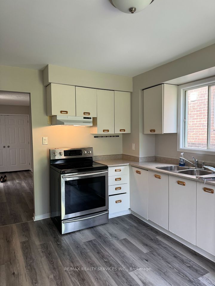 2 Wildercroft Avenue, Brampton, ON L6V 4E6