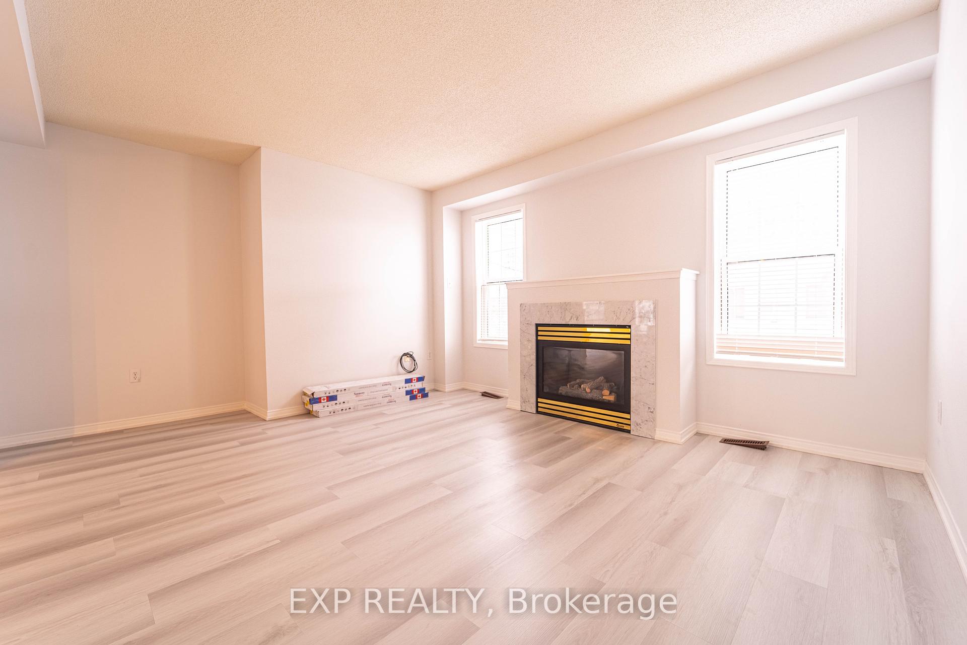 4 Bedrooms Condo at 199 Hillcrest, Mississauga For sale