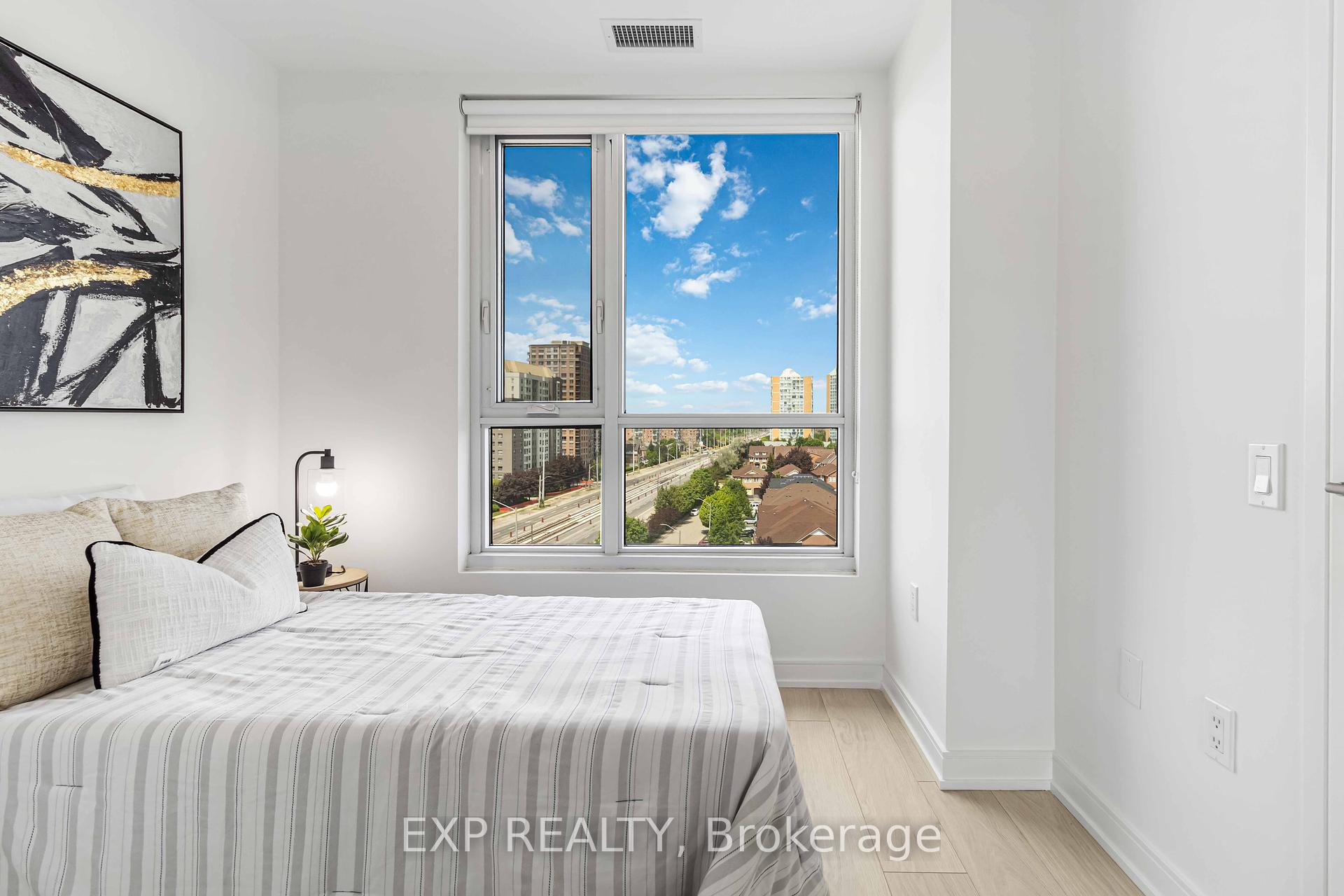 2 Bedrooms Condo at 8 Nahani, Mississauga For sale