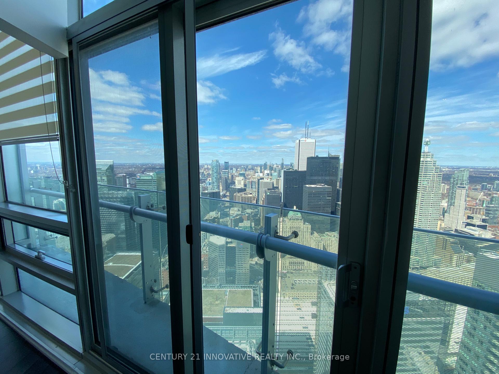 1 Bedroom Condo at 14 York, Toronto For sale