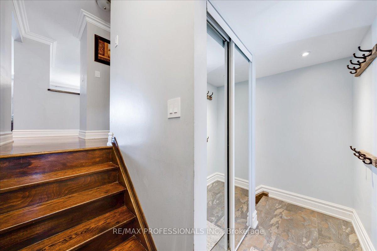 3 Bedrooms Condo at 600 Silver Creek,  Mississauga For sale