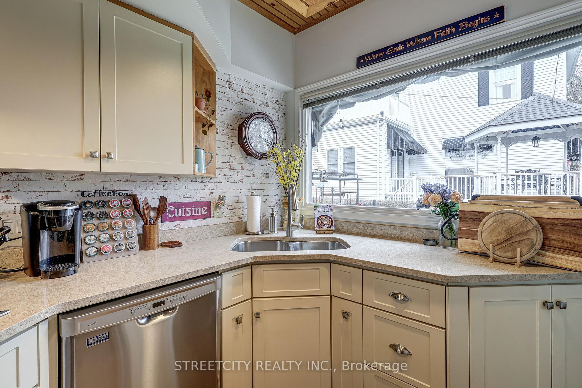 Photo of 19 Prince Albert Street, St. Thomas, ON N5R 1Z7