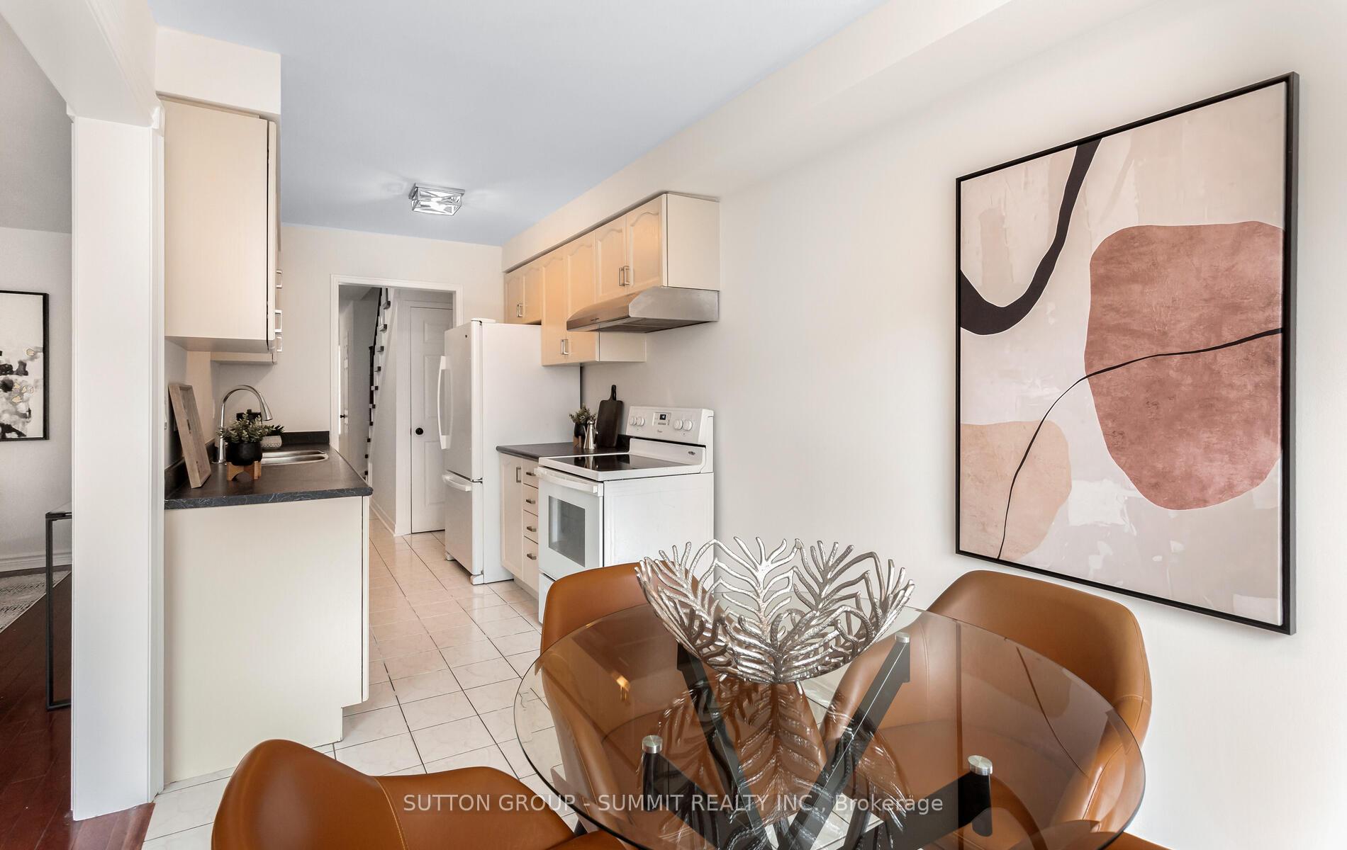 3 Bedrooms Condo at 550 Steddick, Mississauga For sale