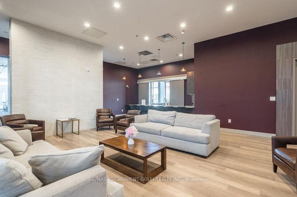 550 North Service Road, #404