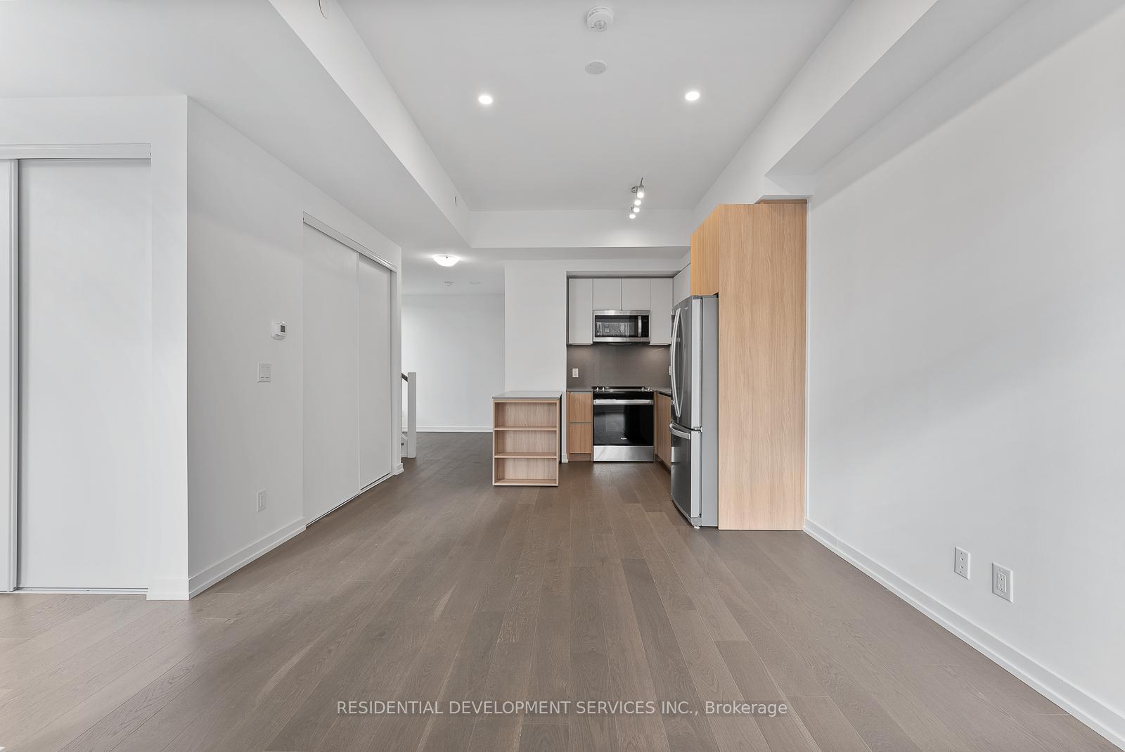 4 Bedrooms Condo at 15 Maryport,  Toronto For sale