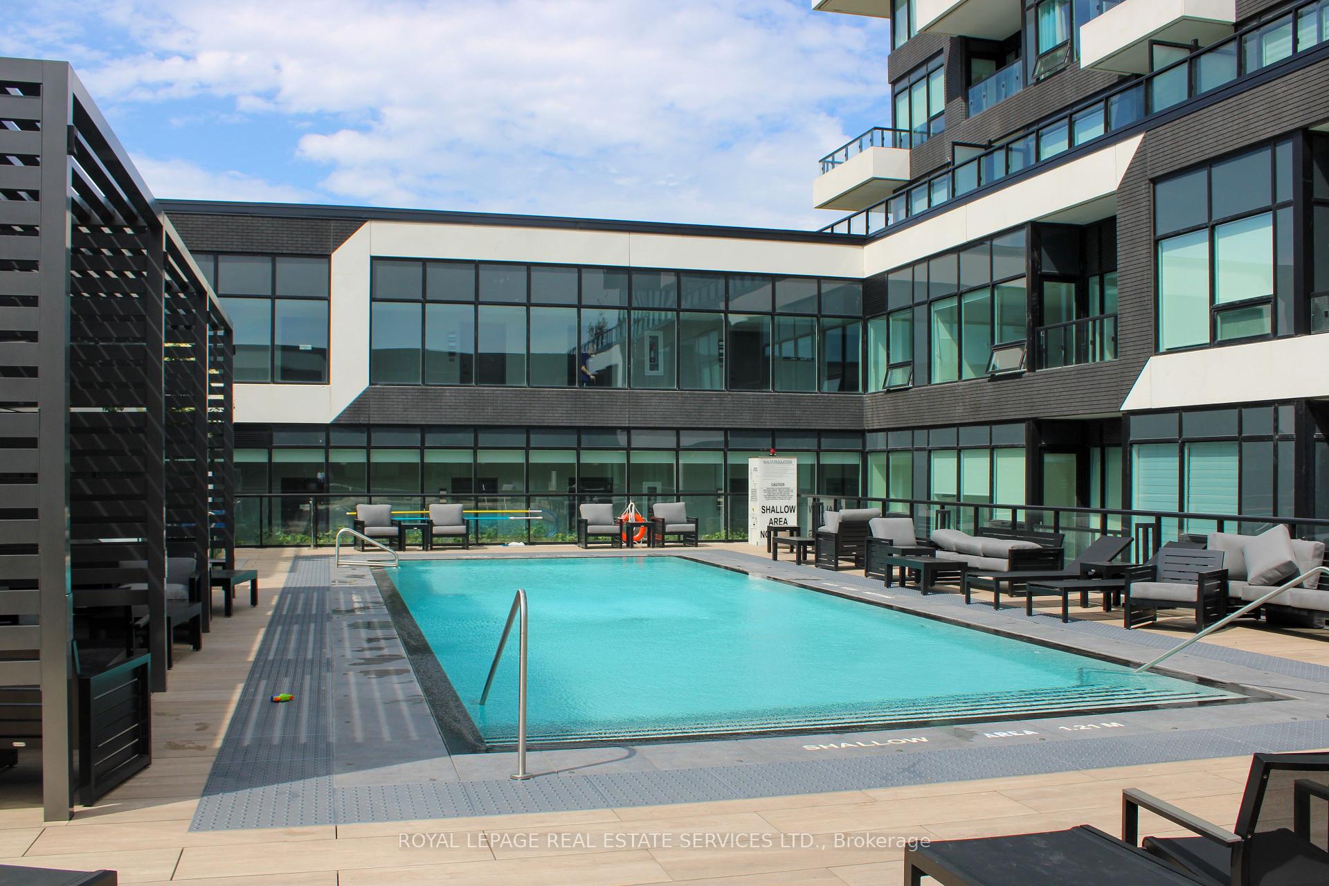 3 Bedrooms Condo at 2489 Taunton, Oakville For sale
