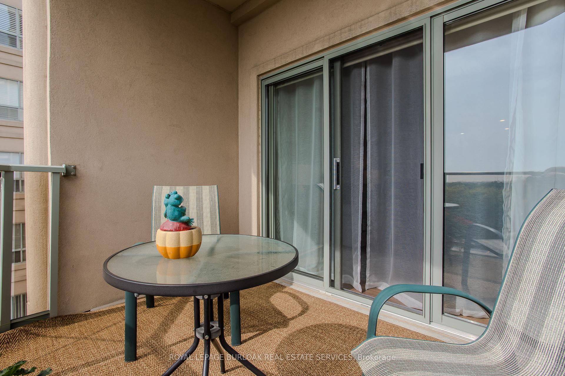2 Bedrooms Condo at 2085 Amherst Heights, Burlington For sale