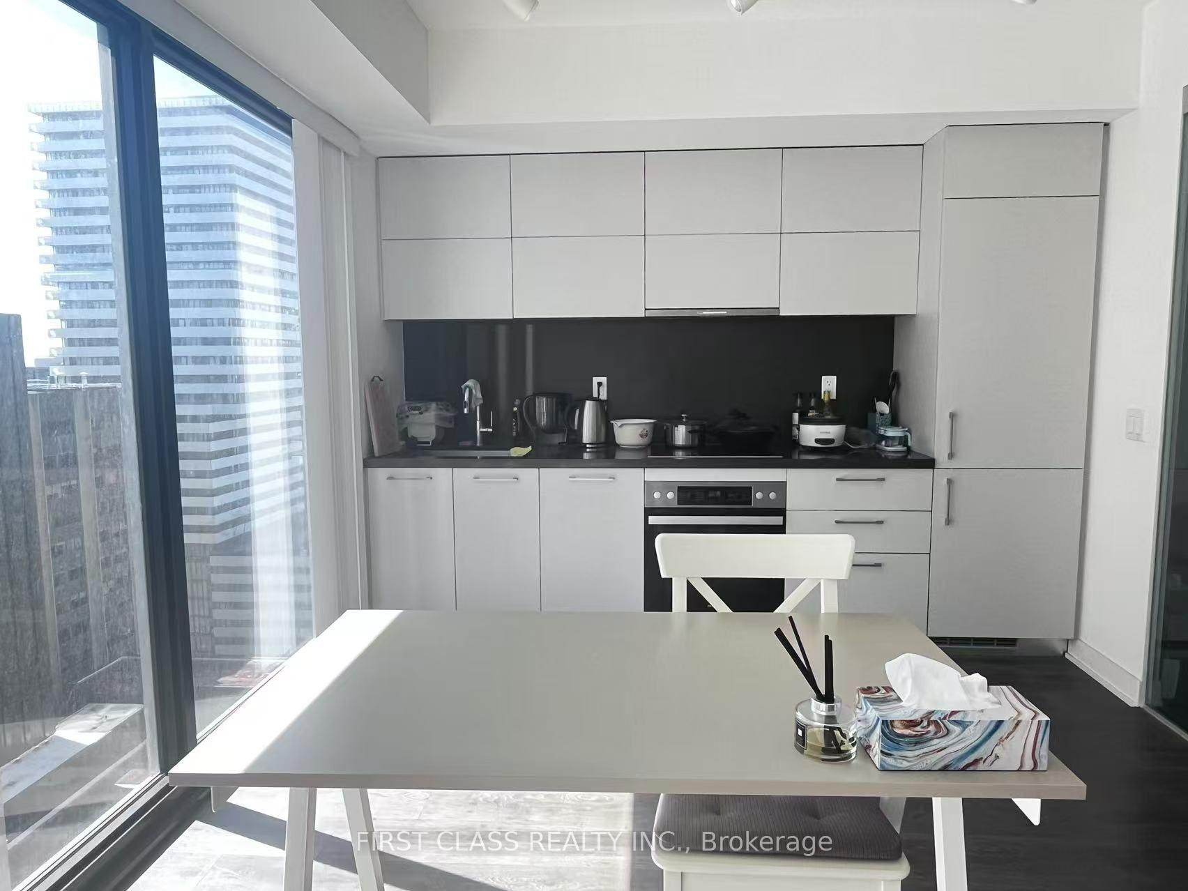 1 Bedroom Condo at 188 Cumberland,  Toronto For sale