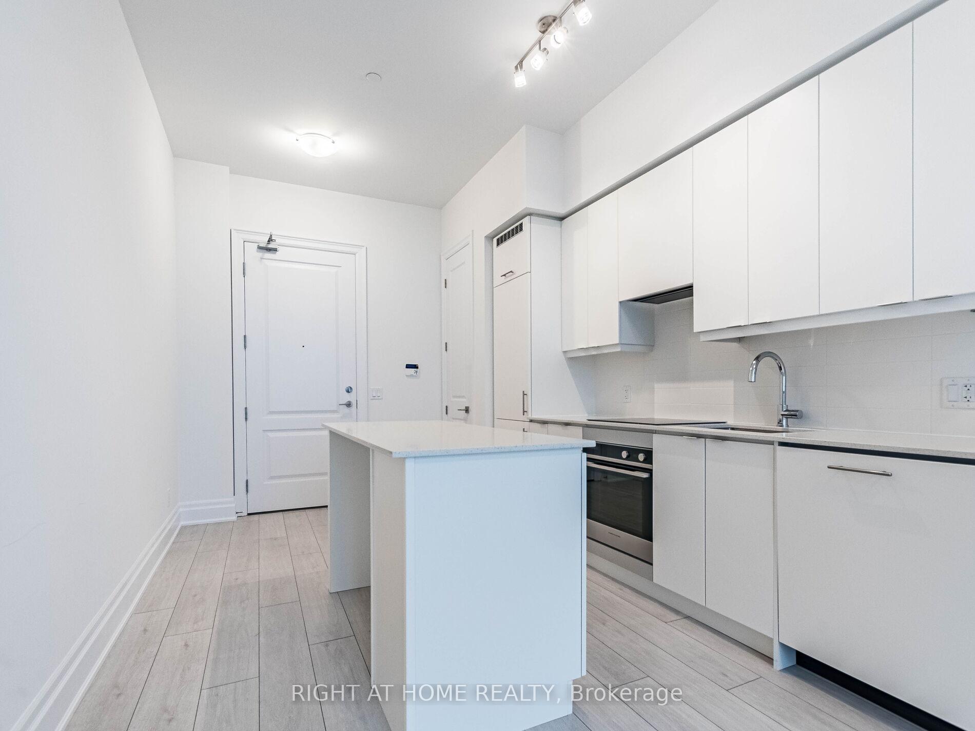 2 Bedrooms Condo at 30 Elm,  Mississauga For sale
