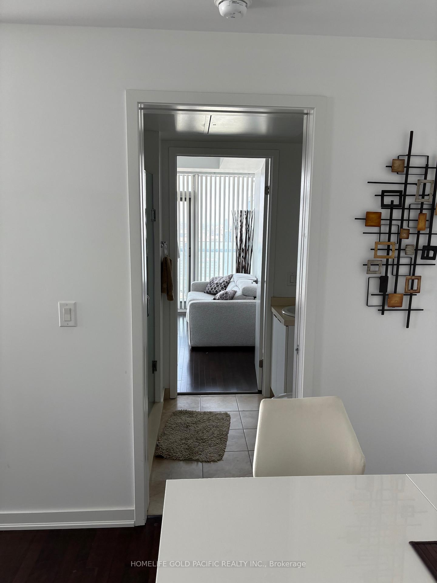 3 Bedrooms Condo at 14 York, Toronto For sale