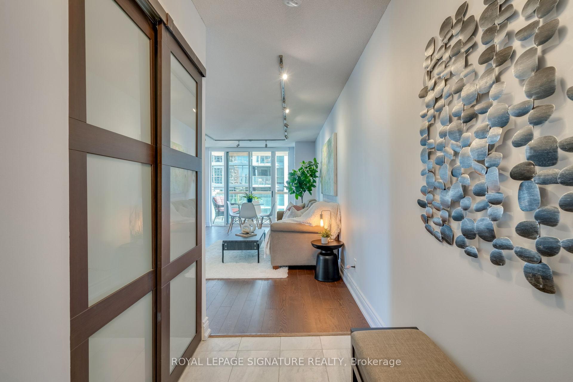 2 Bedrooms Condo at 323 Richmond, Toronto For sale