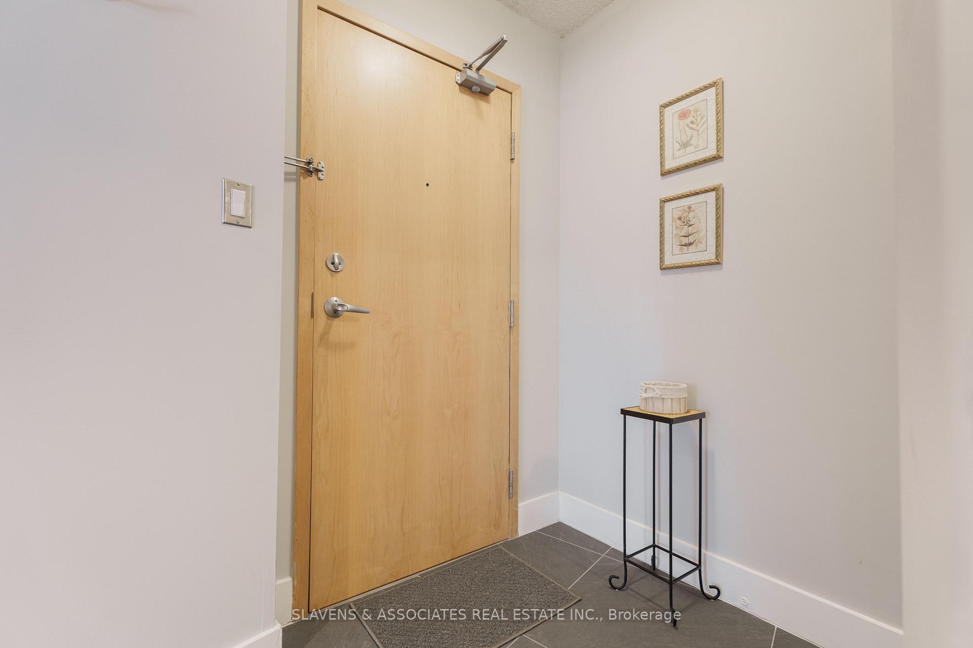 2 Bedrooms Condo at 550 Queens,  Toronto For sale
