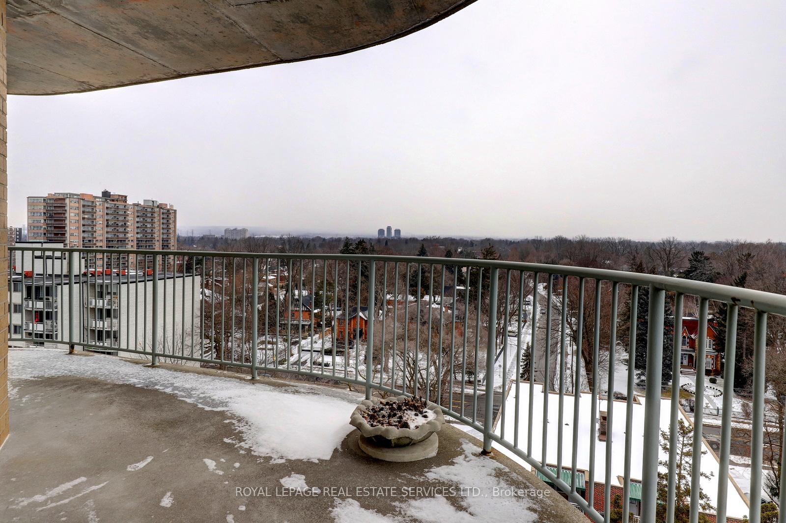 2 Bedrooms Condo at 2190 Lakeshore, Burlington For sale