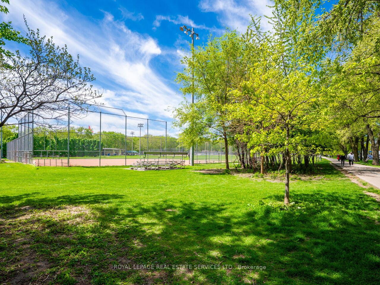 2 Bedrooms Condo at 628 Fleet, Toronto For sale