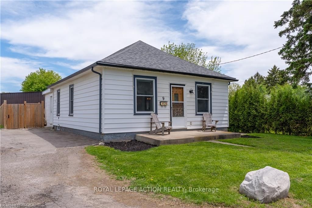 9 Curtis Avenue S