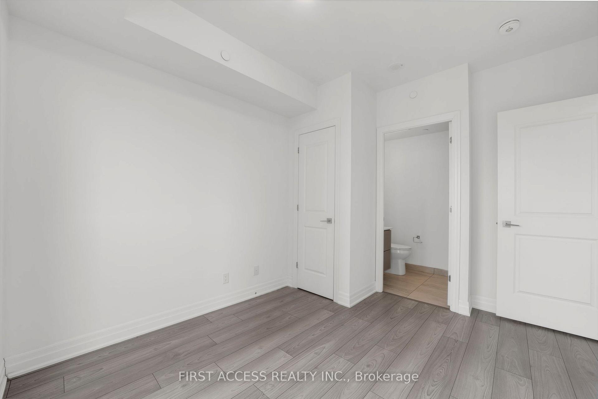1 Bedroom Condo at 36 ELM,  Mississauga For sale