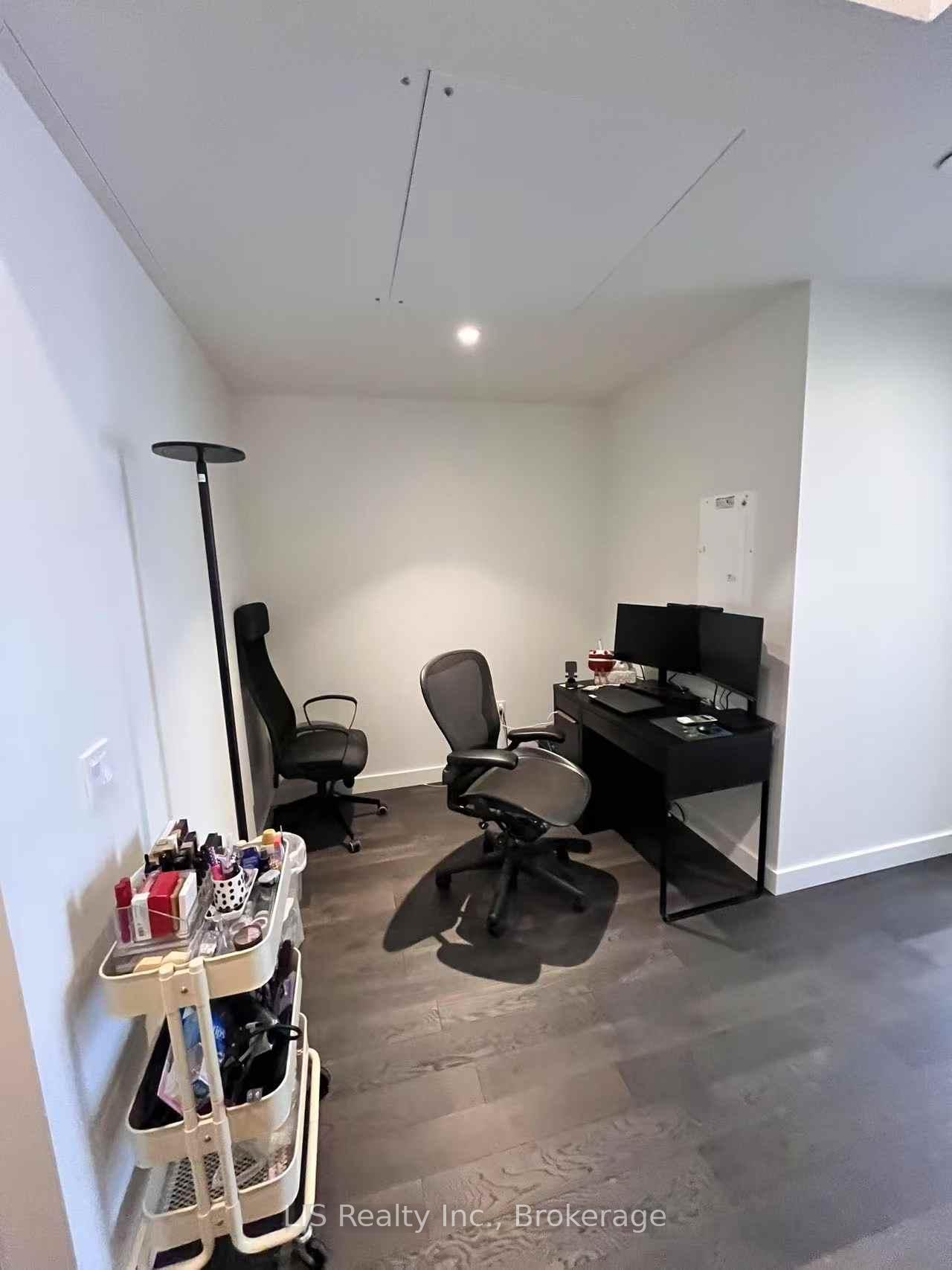 4 Bedrooms Condo at 95 Mcmahon,  Toronto For sale