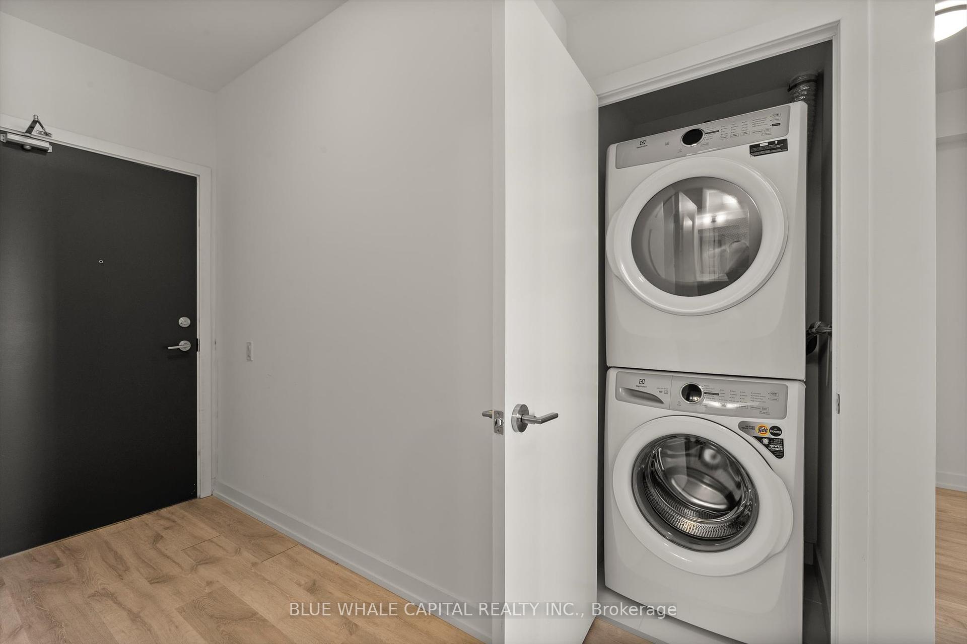 2 Bedrooms Condo at 8 Olympic Garden,  Toronto For sale