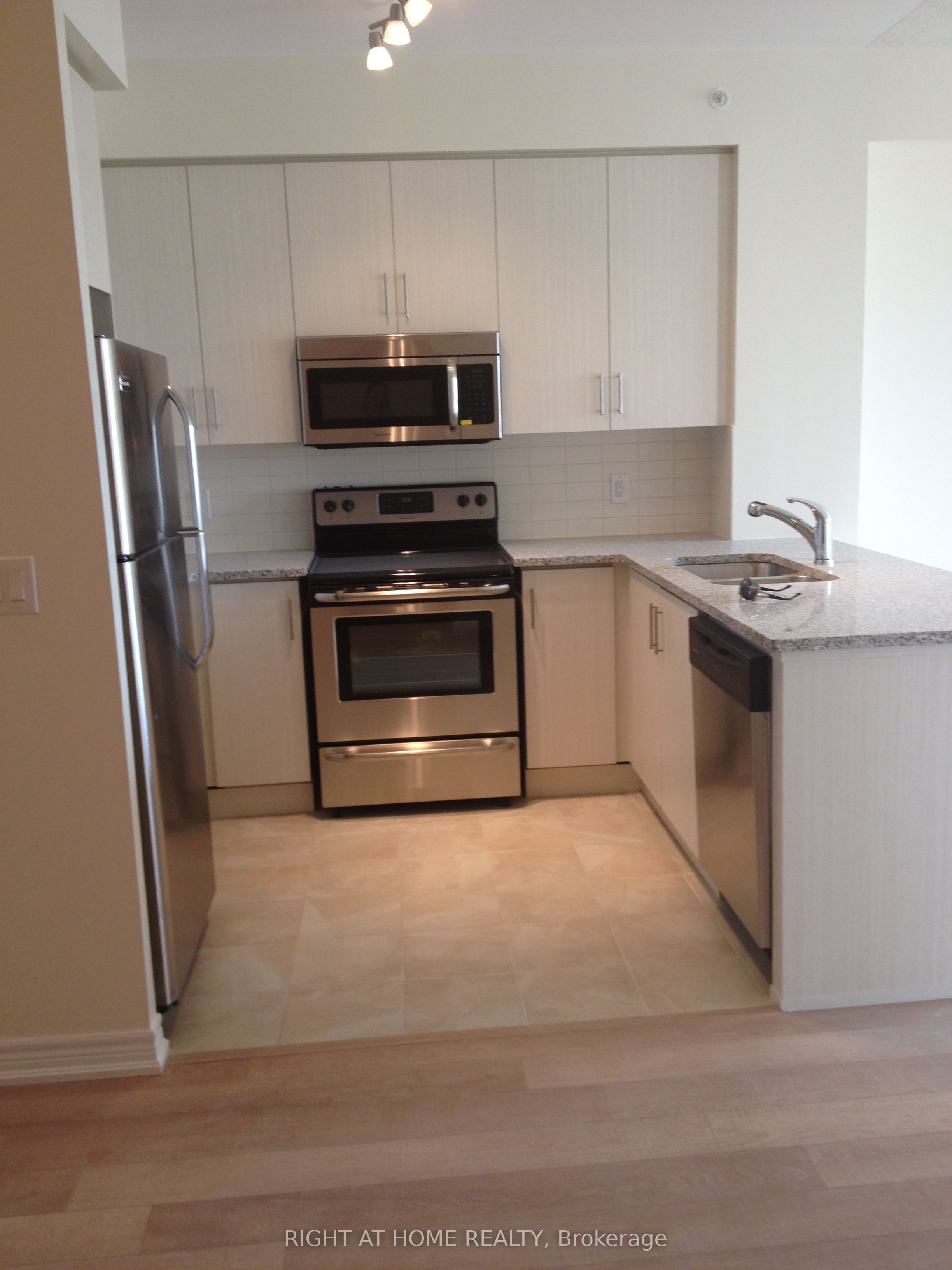 9255 Jane Street, #604